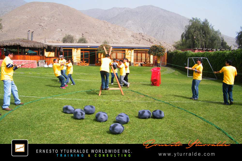 Team Building Colombia | Talleres de Cuerdas Bajas para desarrollar comunicación y colaboración